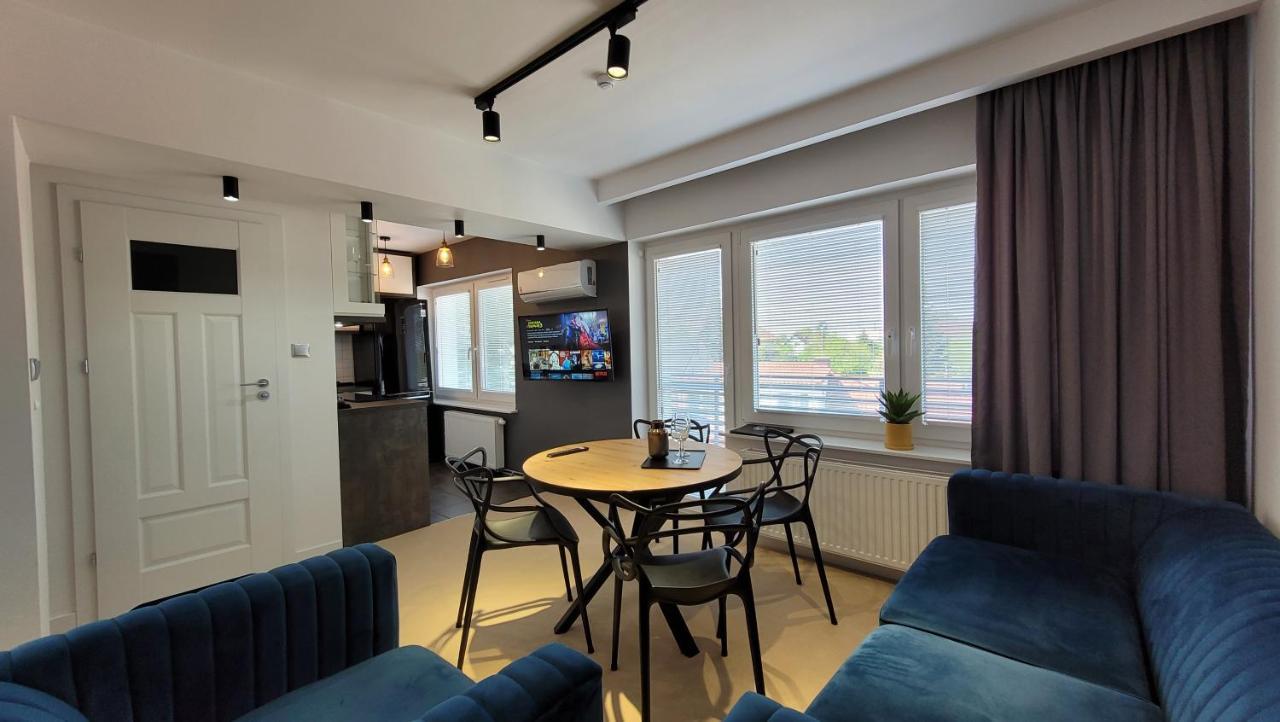Apartment Goldenapart -apartamenty Z Dwiema Sypialniami, Basen